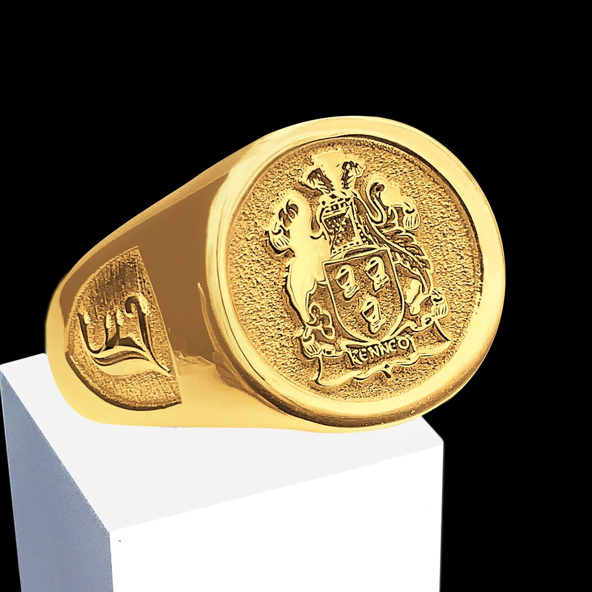 Engraved Family Crest Signet Ring | Custom Wax Seal & Coat of Arms | Personalized Jewelry in Silver & Gold - Belbren