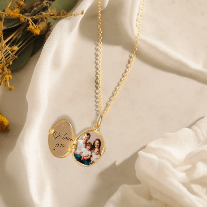 Personalized Family Birth Flower Locket Necklace - Engraved Photo Keepsake Jewelry - Perfect Mother's Day Gift for Her - Belbren