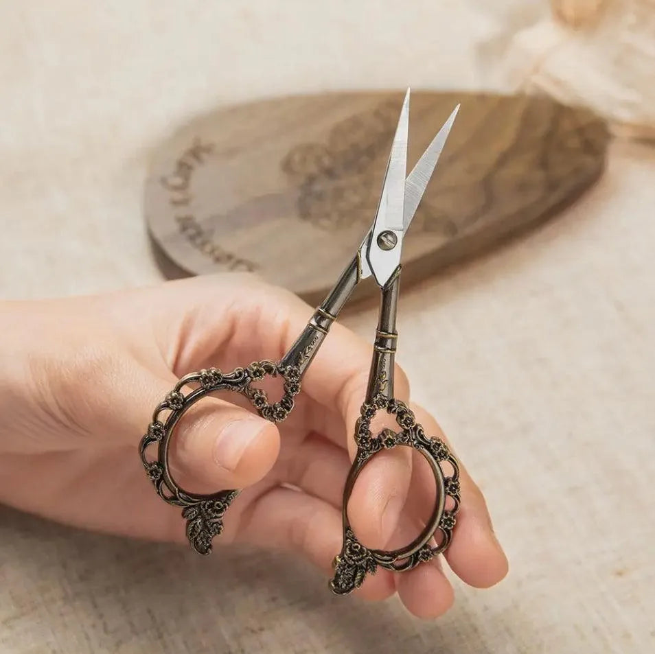 Vintage European/Stork Embroidery Scissors with Custom Engraved Wooden Box - Precision Sewing Tool for Crafters and DIY - Belbren