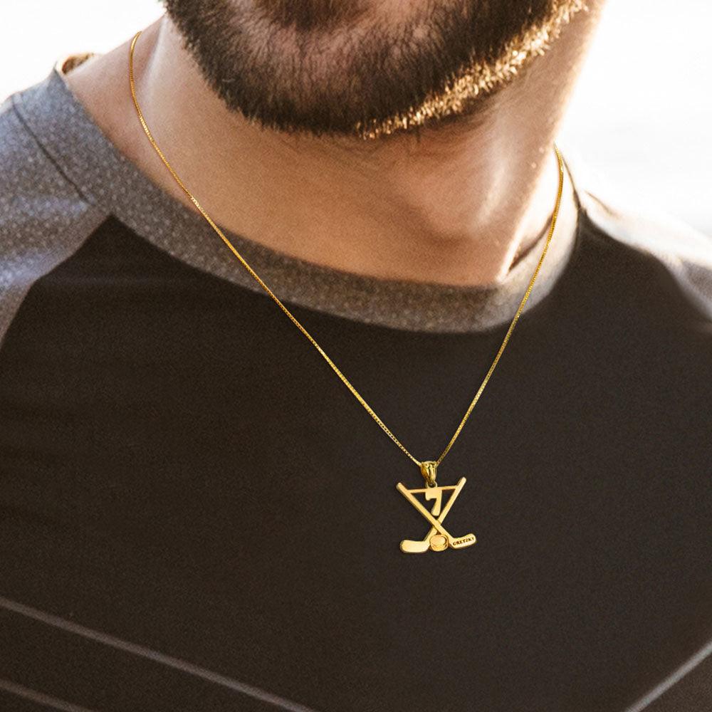 Man wearing a gold hockey necklace with the number 7 and "GRETZKY" tag on a box chain.