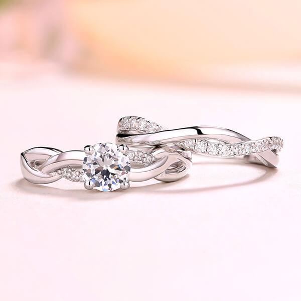 Twist Infinity Ring Set with Simulated Diamonds in 925 Sterling Silver, featuring a sophisticated design and customizable birthstone option. Perfect for engagements, weddings, and promises.